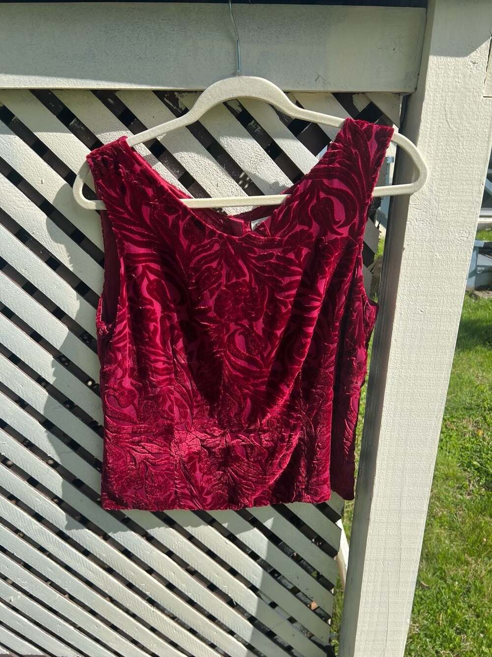 Ann Taylor Red Floral Burnout Velvet Button-Back Sleeveless Top Size 10